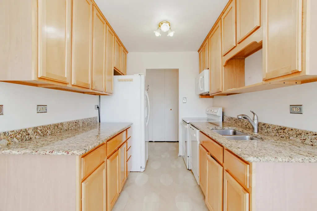 7033 North Kedzie Avenue N Chicago IL 60645