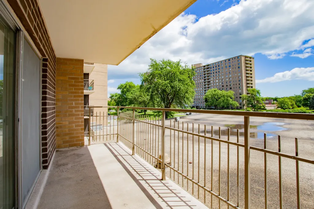 7033 North Kedzie Avenue N Chicago IL 60645