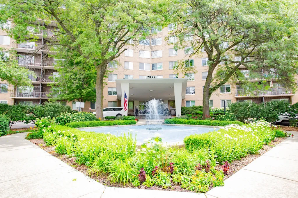 7033 North Kedzie Avenue N Chicago IL 60645