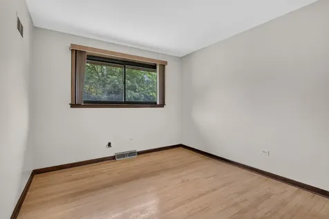8118 Gladys Lane Palos Hills IL 60465