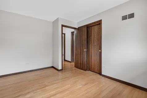 8118 Gladys Lane Palos Hills IL 60465
