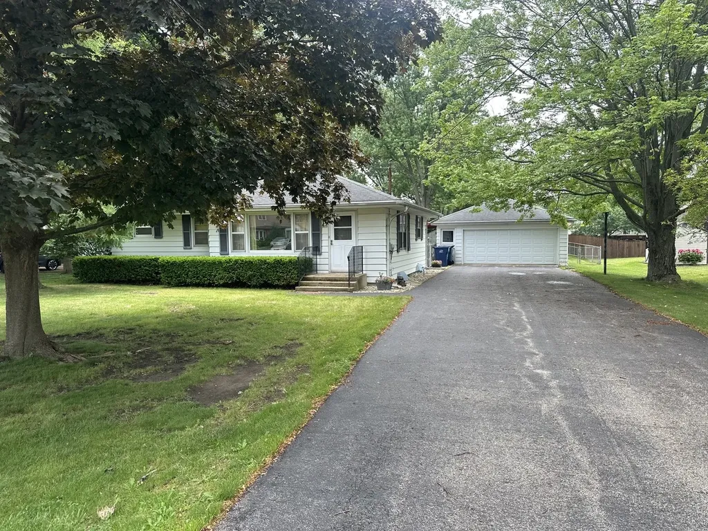 3675 Woodlawn Avenue Gurnee IL 60031