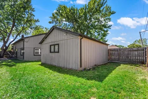 5016 Oak Center Drive Oak Lawn IL 60453