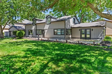 5016 Oak Center Drive Oak Lawn IL 60453