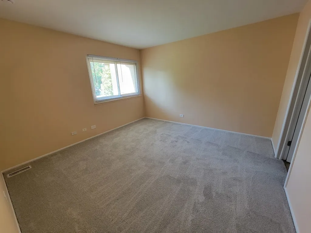 790 Overland Court Roselle IL 60172