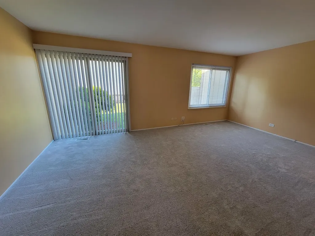 790 Overland Court Roselle IL 60172