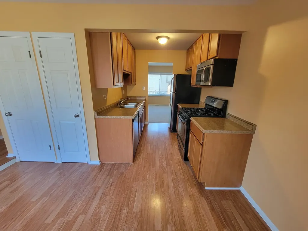790 Overland Court Roselle IL 60172