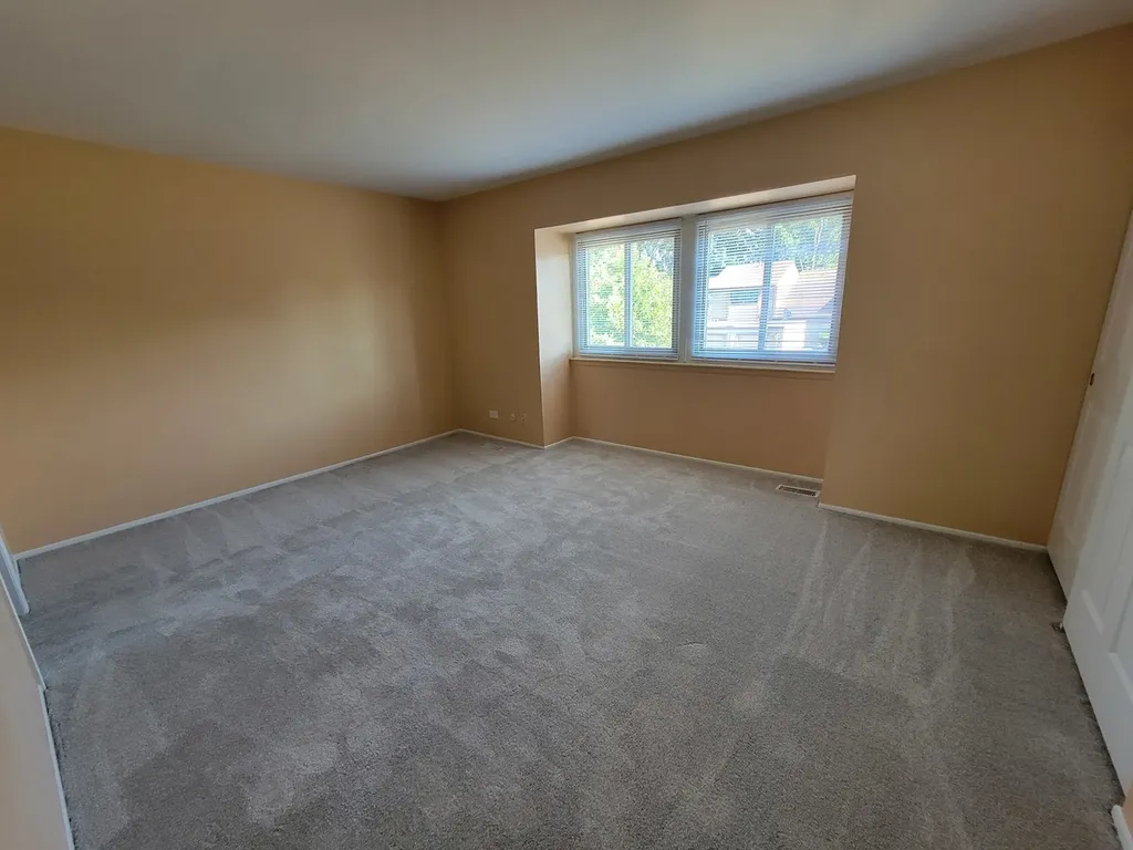 790 Overland Court Roselle IL 60172