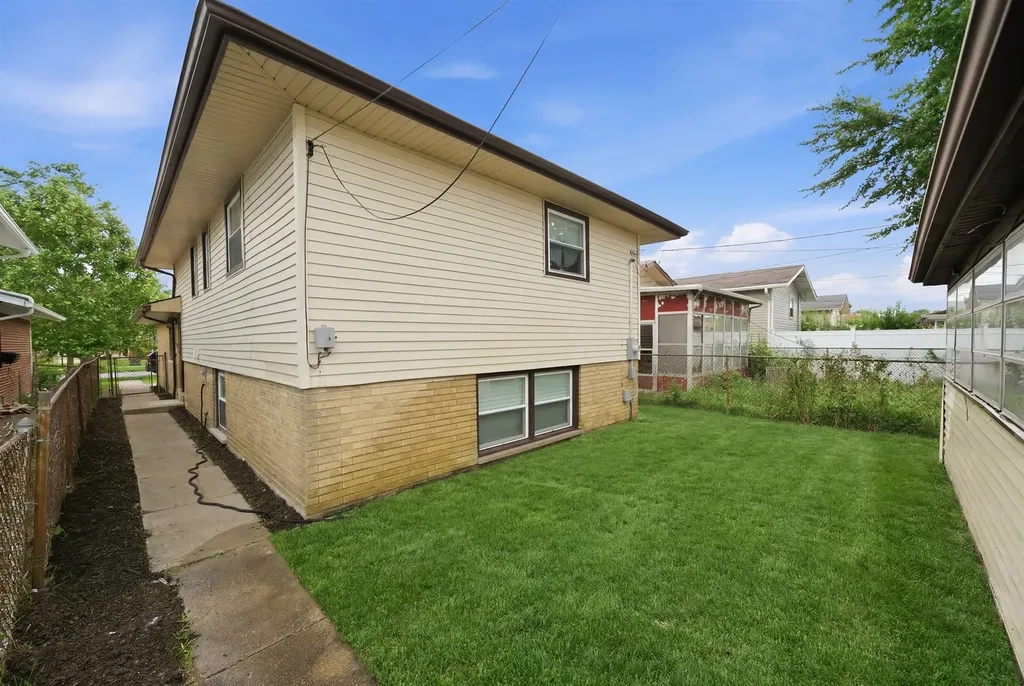 11818 South Justine Street Chicago IL 60643