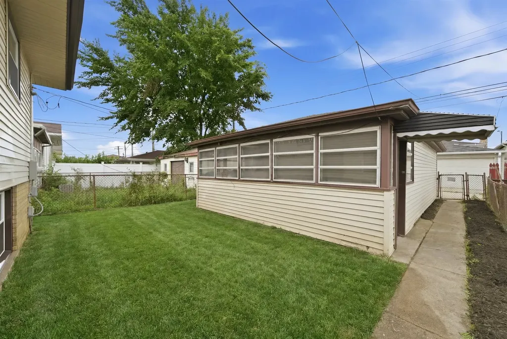 11818 South Justine Street Chicago IL 60643