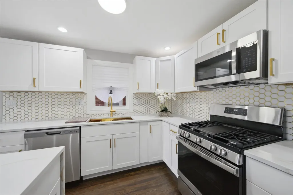 11818 South Justine Street Chicago IL 60643