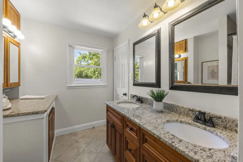 5s481 Glenoban Drive Naperville IL 60563