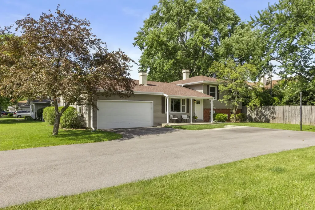 5s481 Glenoban Drive Naperville IL 60563