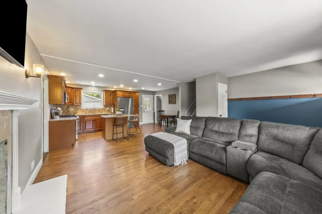5s481 Glenoban Drive Naperville IL 60563