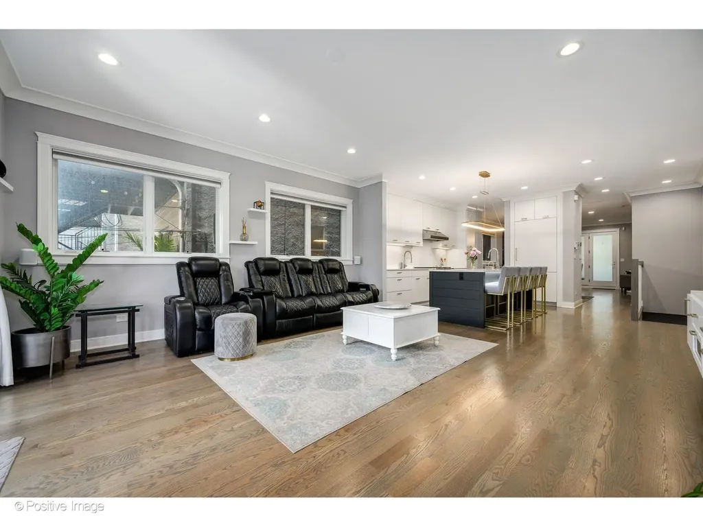 2506 North Southport Avenue Chicago IL 60614