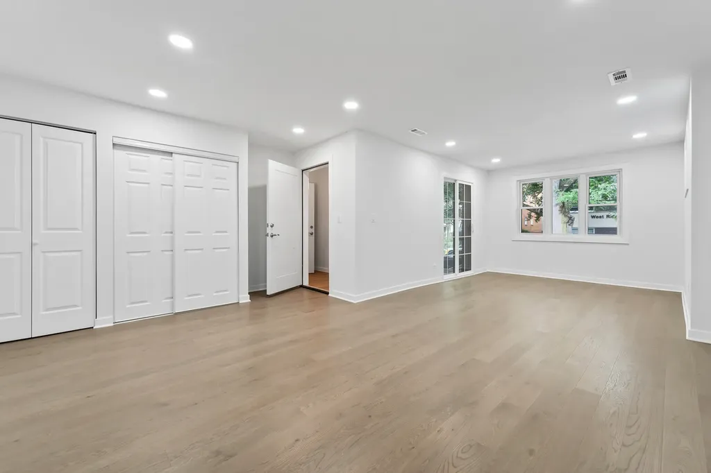 7234 North Hamilton Avenue Chicago IL 60645