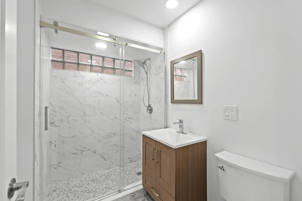 7234 North Hamilton Avenue Chicago IL 60645