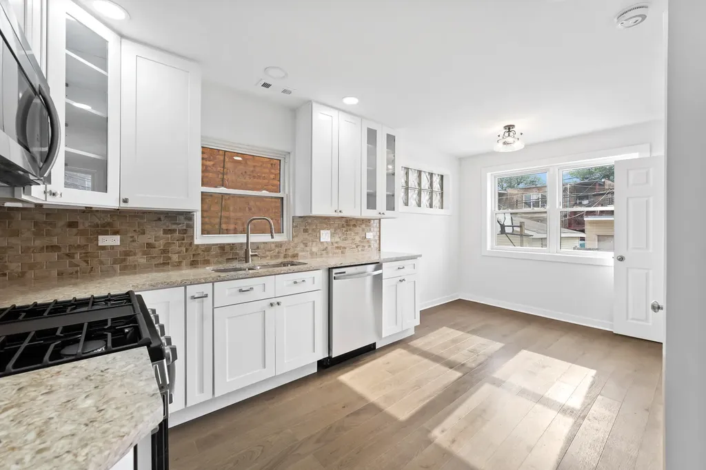 7234 North Hamilton Avenue Chicago IL 60645