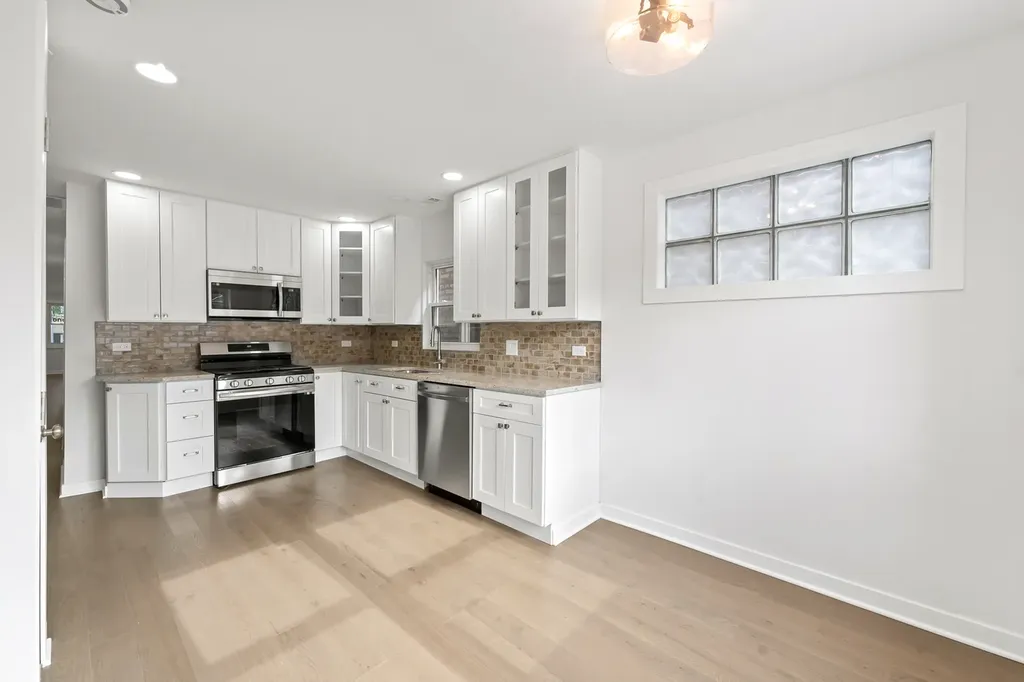 7234 North Hamilton Avenue Chicago IL 60645
