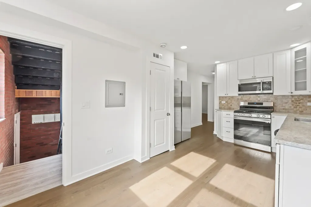 7234 North Hamilton Avenue Chicago IL 60645