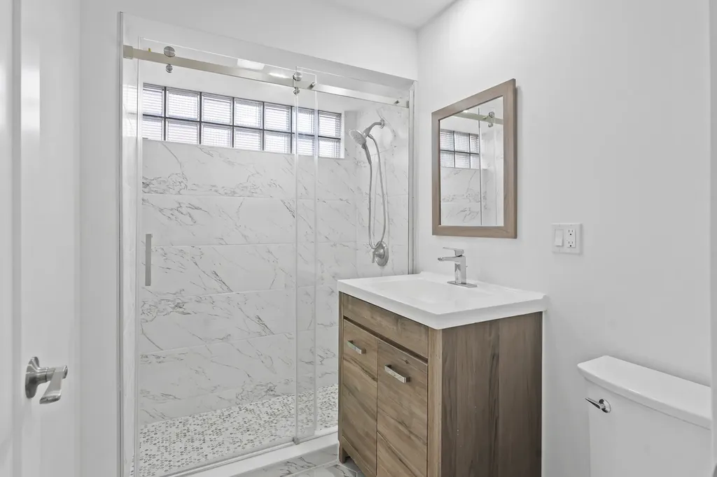 7234 North Hamilton Avenue Chicago IL 60645
