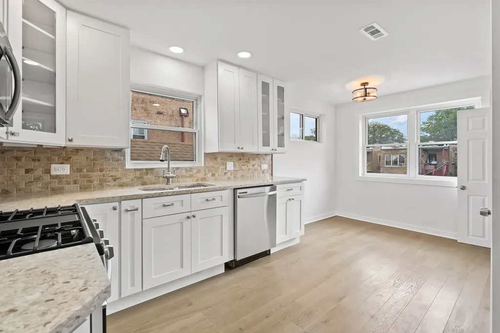 7234 North Hamilton Avenue Chicago IL 60645