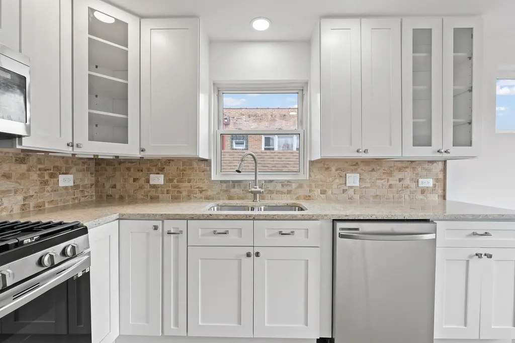7234 North Hamilton Avenue Chicago IL 60645