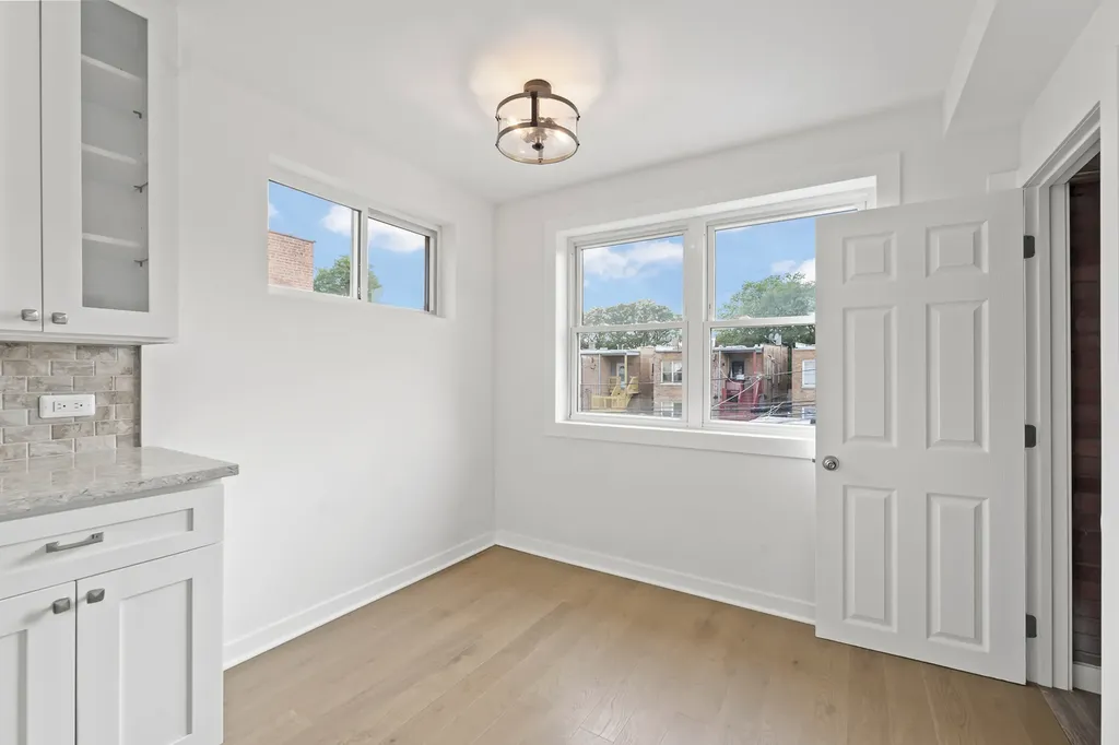7234 North Hamilton Avenue Chicago IL 60645