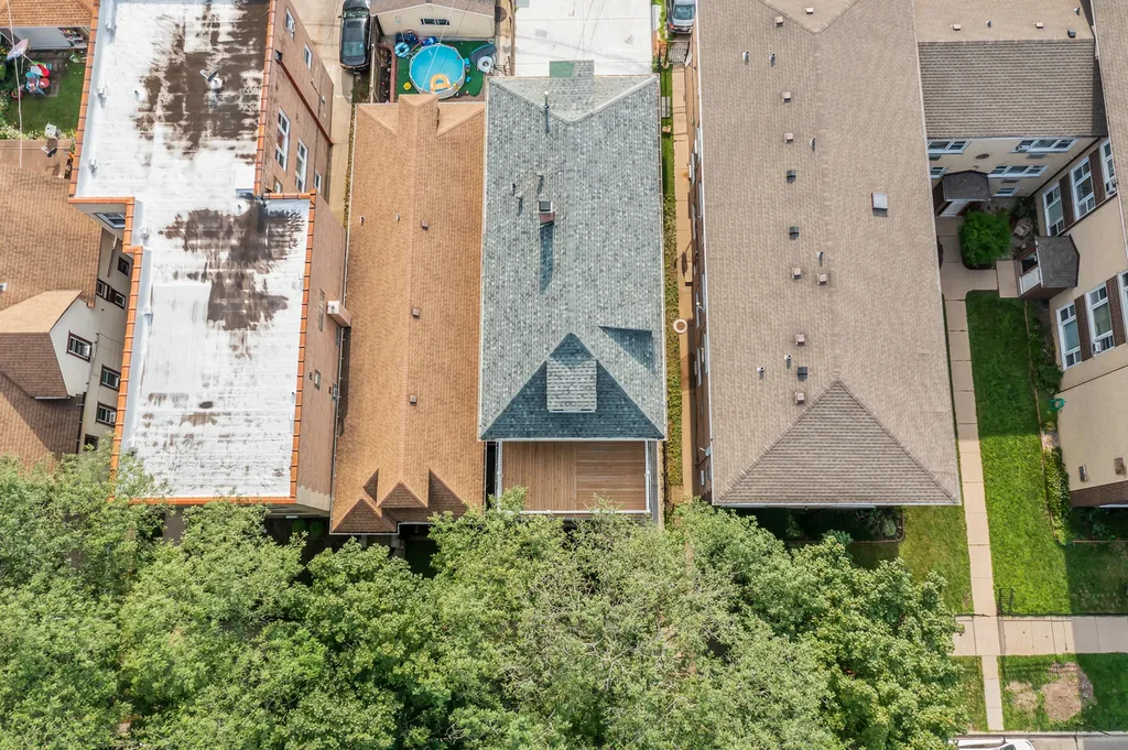 7234 North Hamilton Avenue Chicago IL 60645