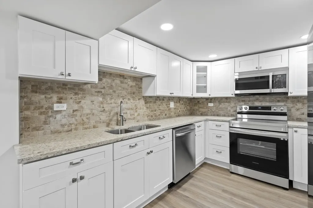 7234 North Hamilton Avenue Chicago IL 60645