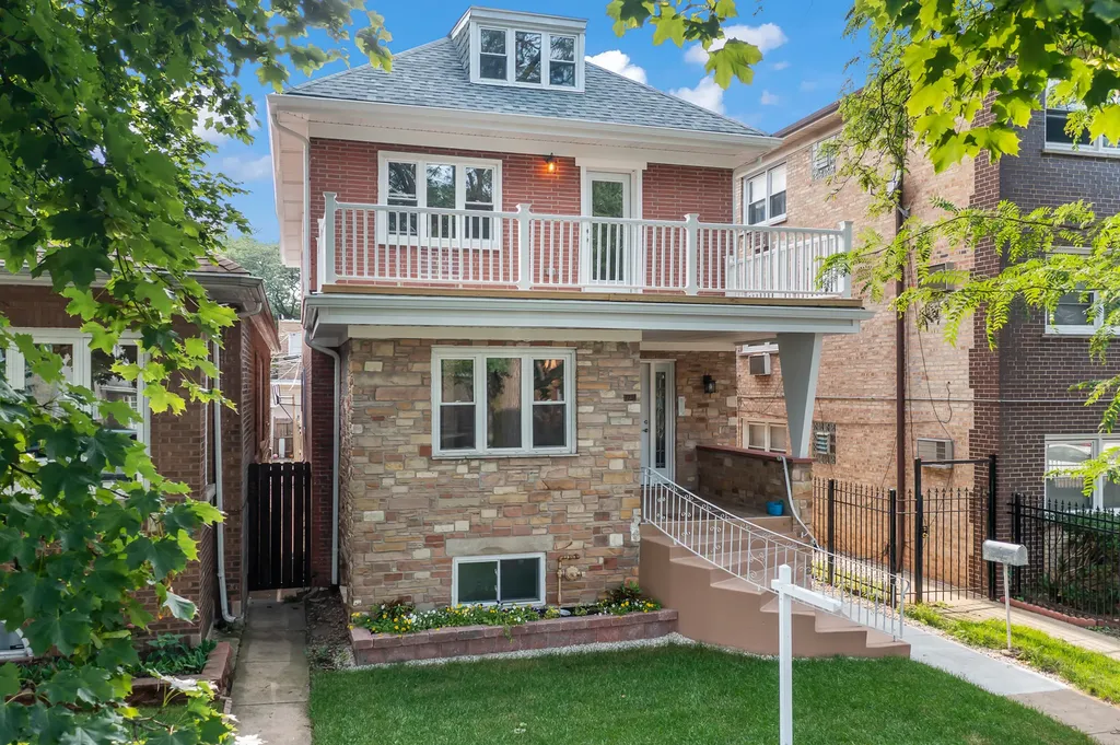 7234 North Hamilton Avenue Chicago IL 60645