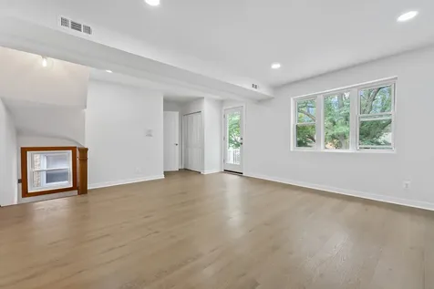 7234 North Hamilton Avenue Chicago IL 60645