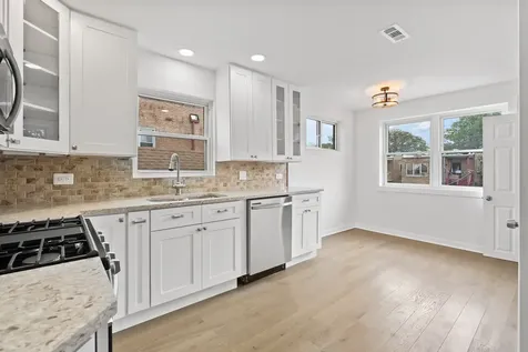 7234 North Hamilton Avenue Chicago IL 60645