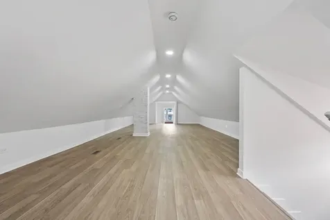 7234 North Hamilton Avenue Chicago IL 60645