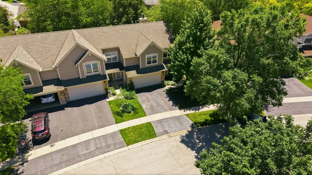 141 Crescent Lane Schaumburg IL 60193