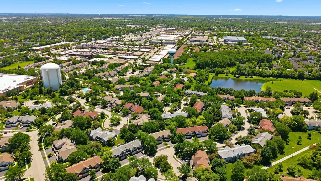 141 Crescent Lane Schaumburg IL 60193