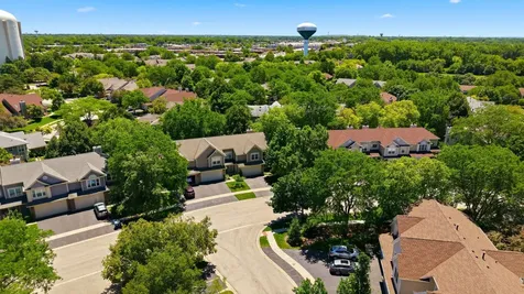 141 Crescent Lane Schaumburg IL 60193