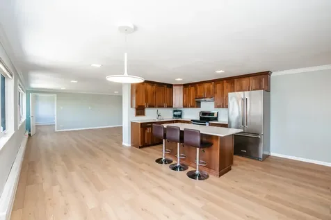 700 West Bittersweet Place Chicago IL 60613