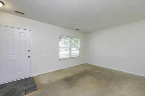 1413 West Split Oak Circle Round Lake Beach IL 60073