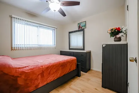 9275 North Hamlin Avenue N Des Plaines IL 60016