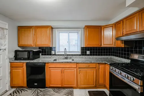 9275 North Hamlin Avenue N Des Plaines IL 60016