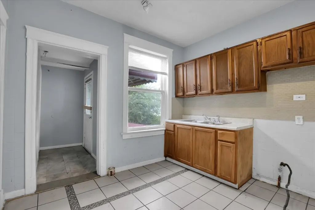 710 East 92nd Place Chicago IL 60619