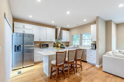 355 Woodhill Lane Lake Villa IL 60046