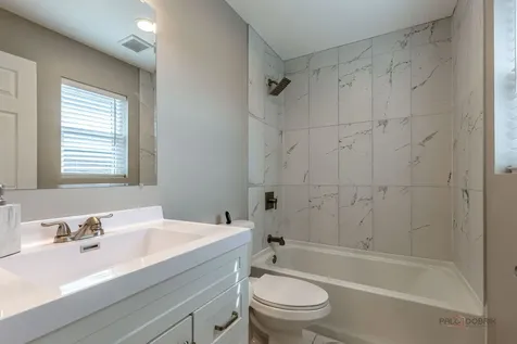 355 Woodhill Lane Lake Villa IL 60046