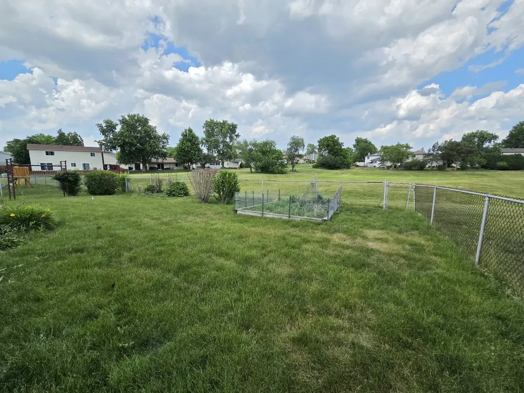 6705 Foxtree Avenue Woodridge IL 60517