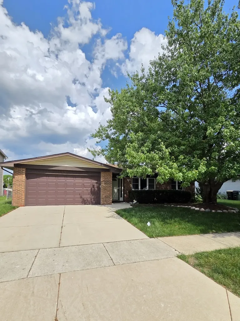 6705 Foxtree Avenue Woodridge IL 60517