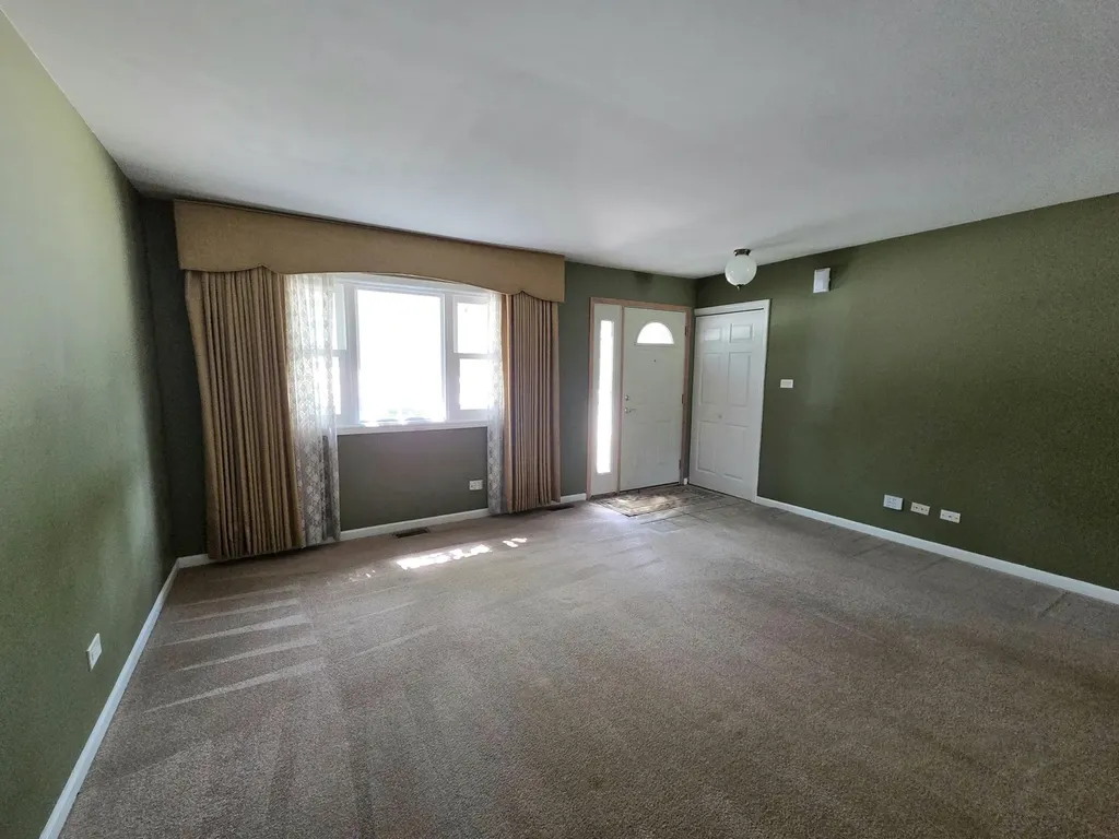 6705 Foxtree Avenue Woodridge IL 60517