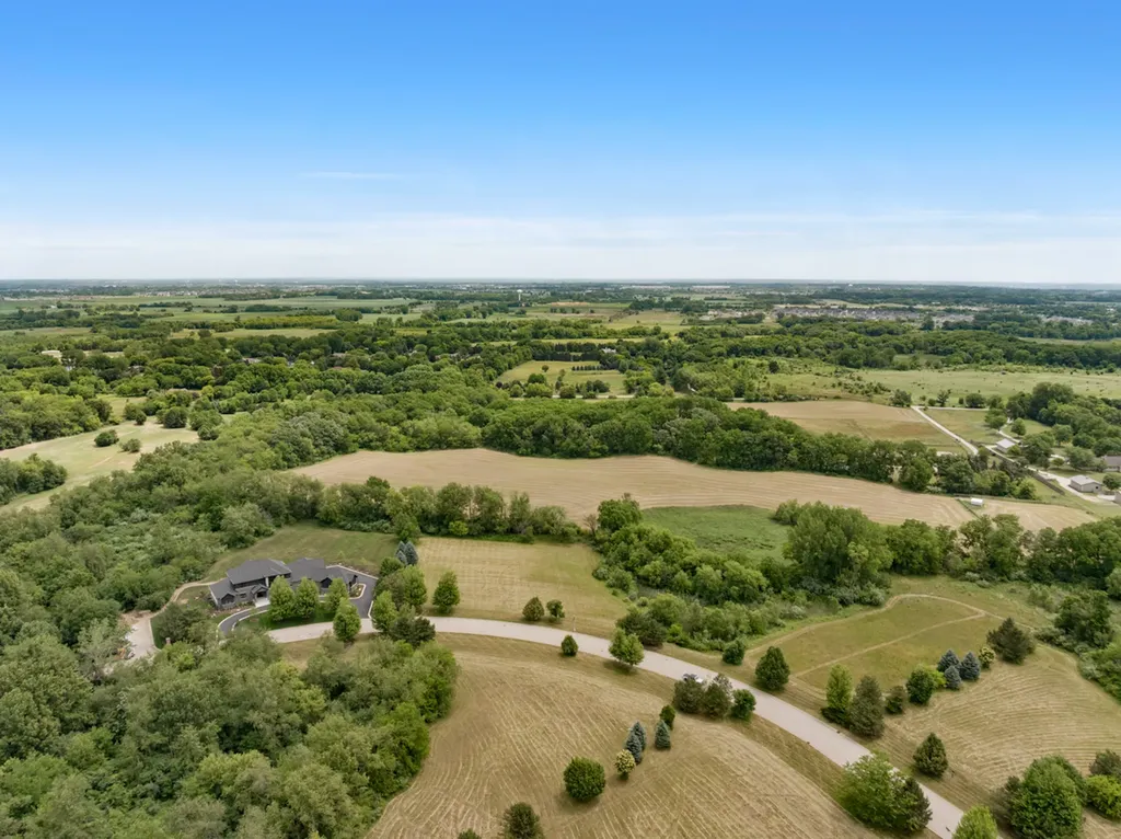 18N647 Ridgefield Boulevard Huntley IL 60142