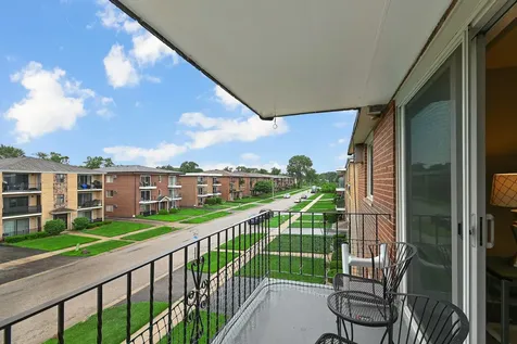 12850 Crestbrook Court Crestwood IL 60418
