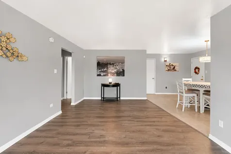 12850 Crestbrook Court Crestwood IL 60418